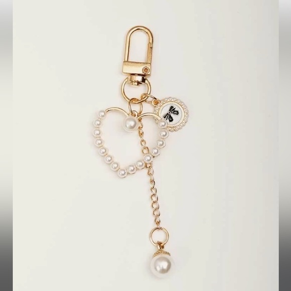 FAUX PEARL HEART BAG CHARM - Picture 1 of 3